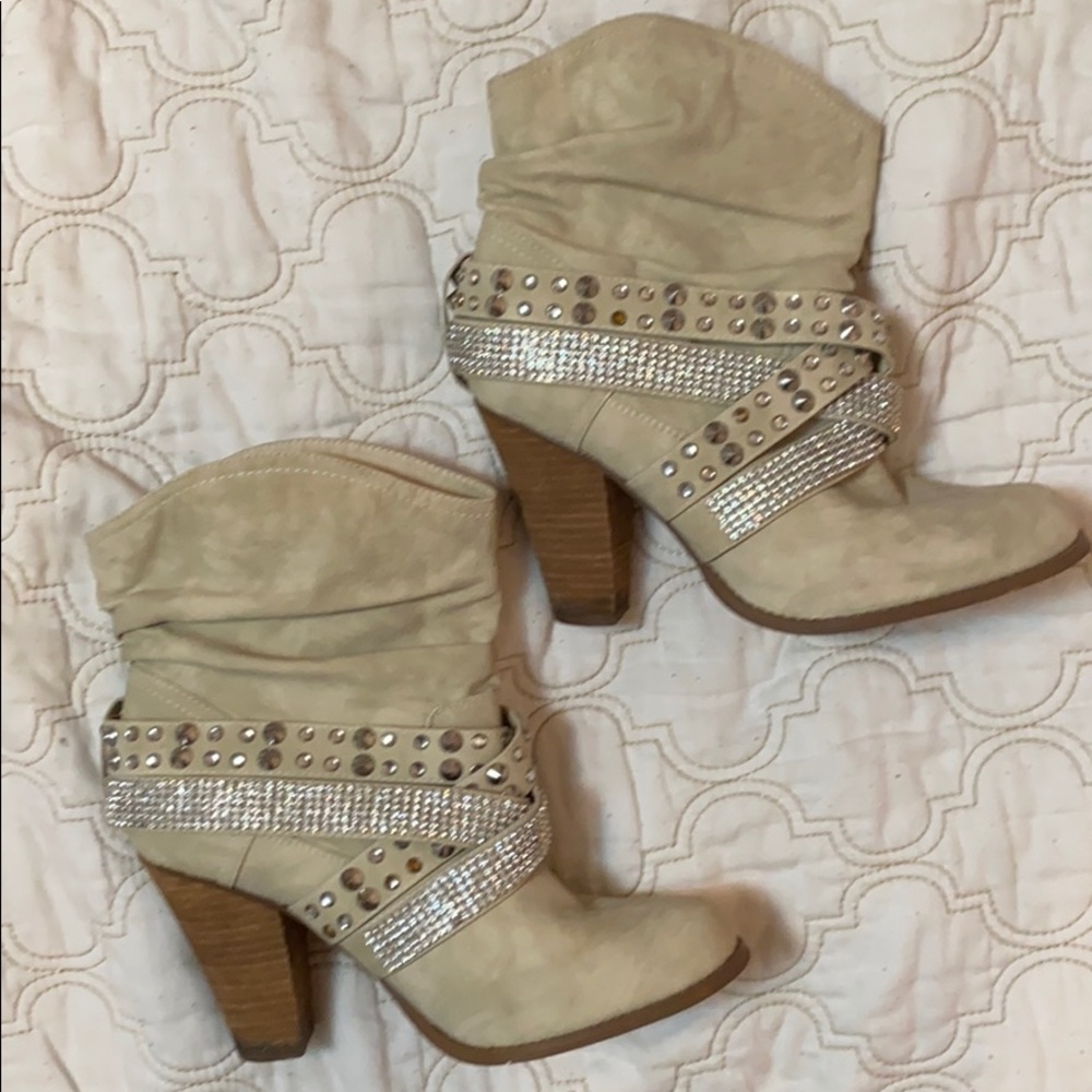 Buckle studded boots with heel